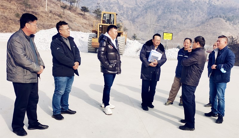 開(kāi)元集團(tuán)董事長(zhǎng)許明月考察中科礦業(yè)項(xiàng)目進(jìn)展